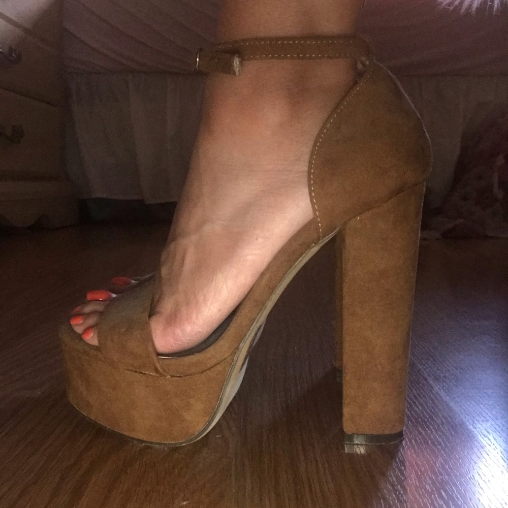 Tan Chunky platform heels